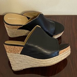 💥Adrienne Vittadini Black Leather Wedge Sandals Size 10💥